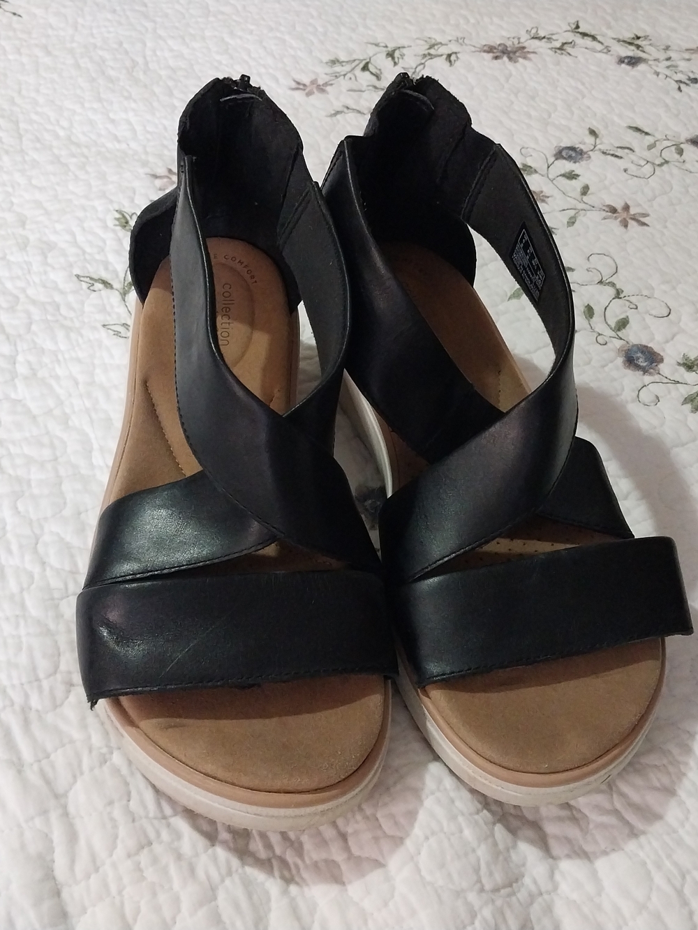 CLARKS Ultimate Confort Black Crisscross Platform Sandals. Super Confort  8.5 W